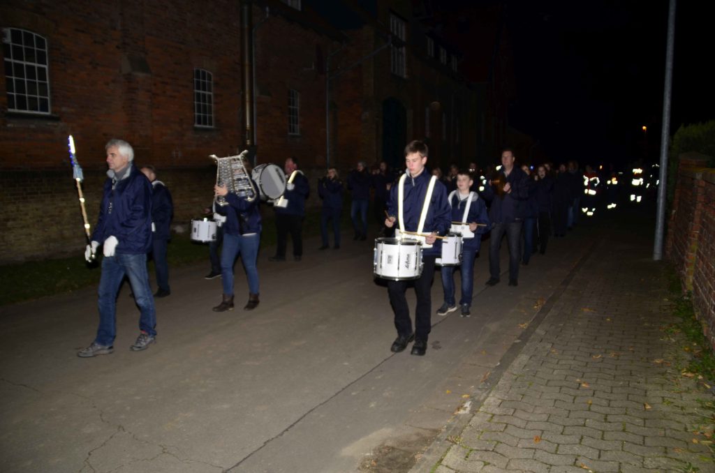 Spielmannszug Lühnde – Laternenumzüge in der Gemeinde