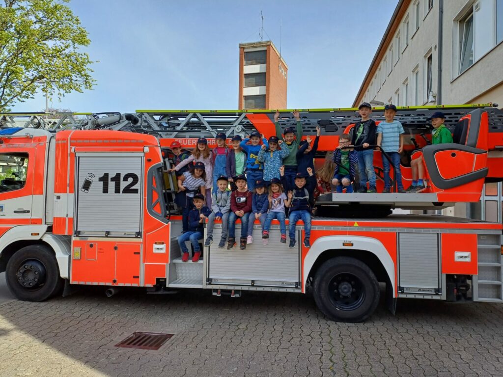 Kinderfeuerwehr Lühnde zu Besuch bei der Berufsfeuerwehr Hildesheim