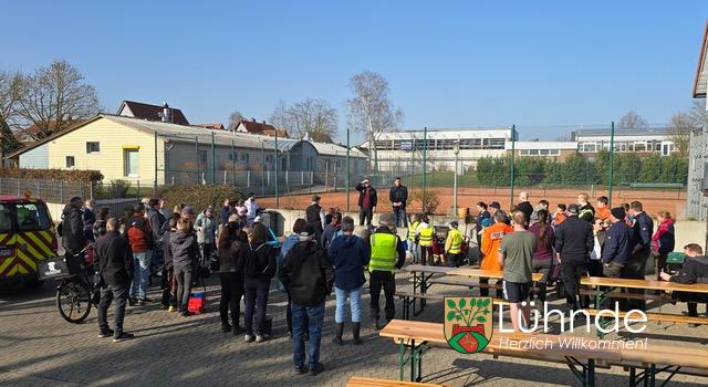 80 Leute, ein Berg Müll und eine saubere Sache: Lühnder Frühjahrsputz ein voller Erfolg