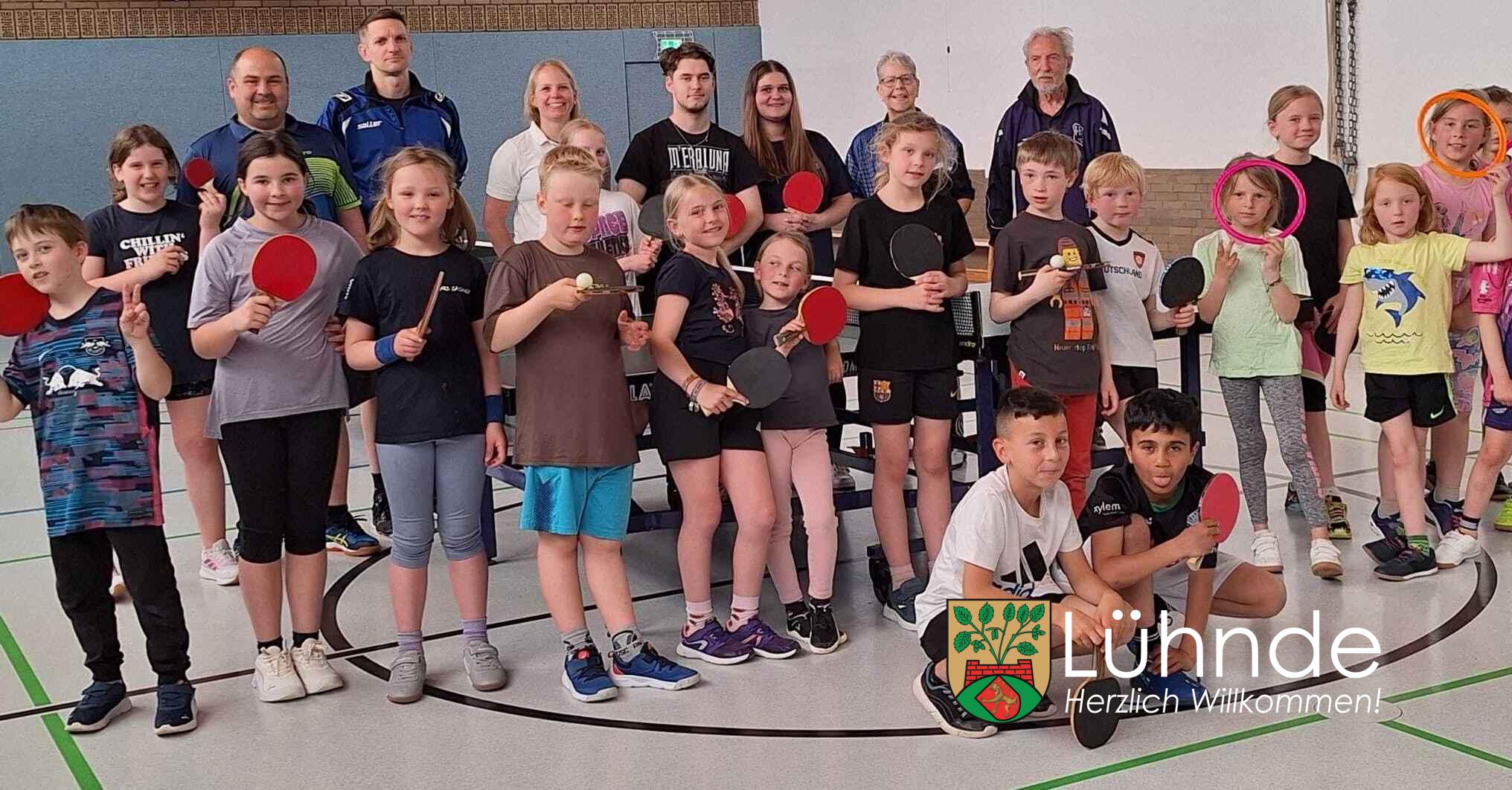 Sport verbindet: Kinderturnen trifft Tischtennis